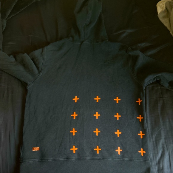 Size medium don’t wear anymore will negotiate price - Picture 1 of 2